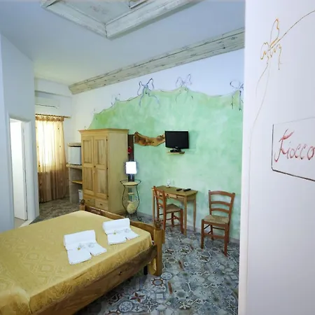 לינה וארוחת בוקר Antico Borgo Marchese 4*