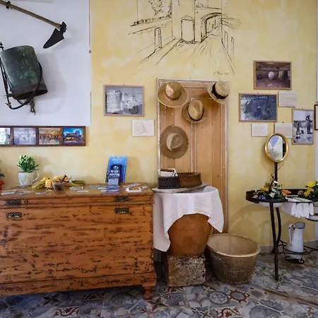 Bed & Breakfast Antico Borgo Marchese 3*