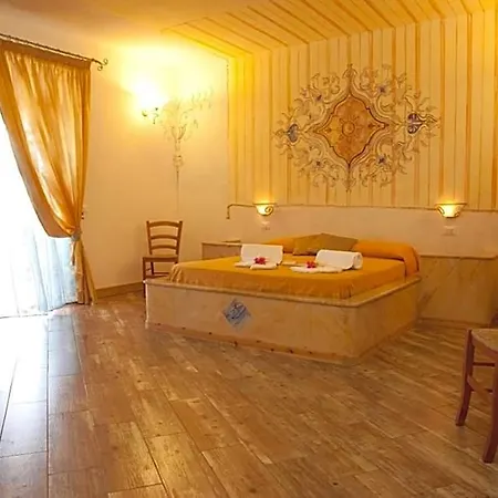 Antico Borgo Marchese Bed & Breakfast 4*